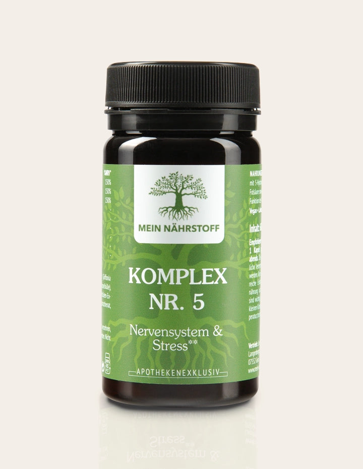 Braunes Nahrungsergänzungsmittel-Glas mit grünem Etikett, Aufschrift ‚MEIN NÄHRSTOFF – KOMPLEX NR. 5 – Nervensystem & Stress – Apothekenexklusiv‘, mit Baum-Logo und schwarzem Schraubdeckel.