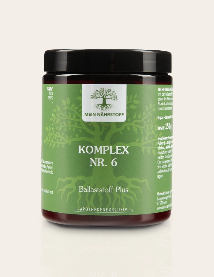 Braune Dose mit grünem Etikett, Aufschrift ‚MEIN NÄHRSTOFF – KOMPLEX NR. 6 – Ballaststoff Plus – Apothekenexklusiv‘, mit Baum-Logo und schwarzem Schraubdeckel.