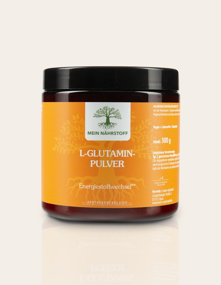 Braune Dose mit orangem Etikett, Aufschrift ‚MEIN NÄHRSTOFF – L-Glutamin-Pulver – Energiestoffwechsel – Apothekenexklusiv‘, mit Baum-Logo und schwarzem Schraubdeckel.