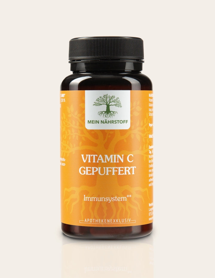 Braunes Nahrungsergänzungsmittel-Glas mit orangem Etikett, Aufschrift ‚MEIN NÄHRSTOFF – VITAMIN C GEPUFFERT – Immunsystem – Apothekenexklusiv‘, mit stilisierter Baumgrafik und schwarzem Schraubdeckel.